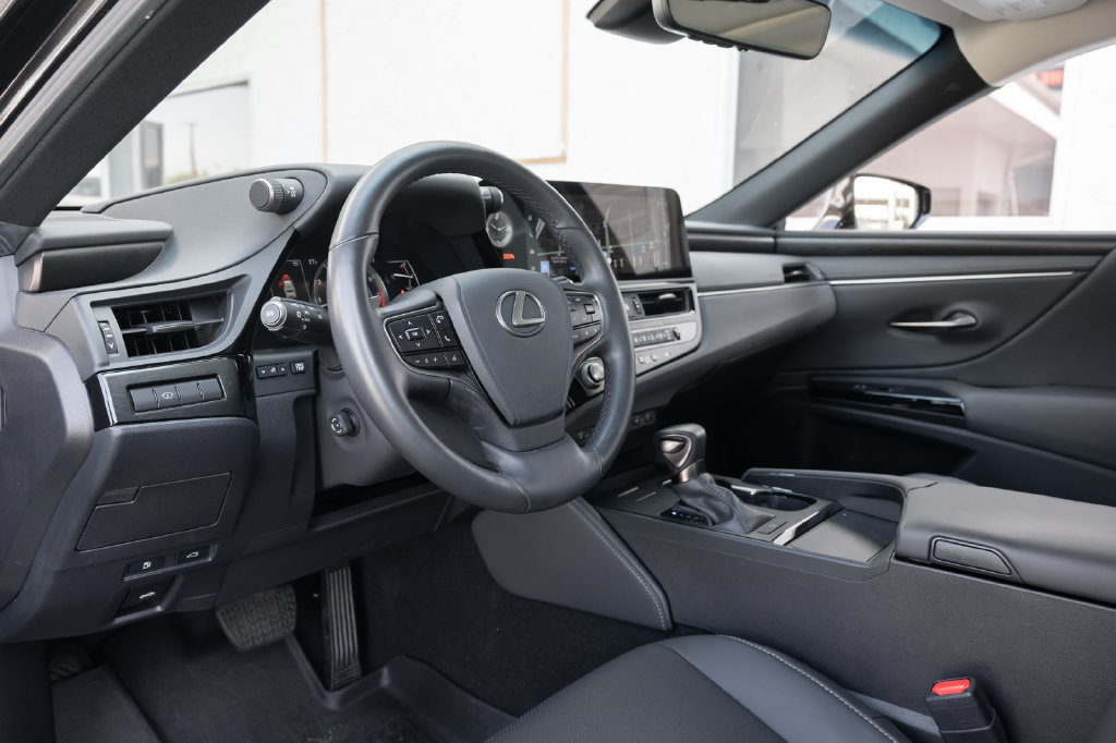 Used 2025 Lexus ES 350 w/ Premium Package FWD image 18