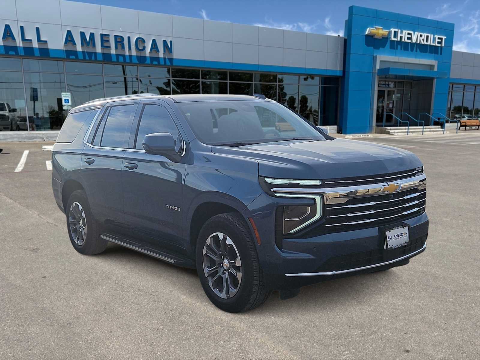 Used 2025 Chevrolet Tahoe LT RWD image 2