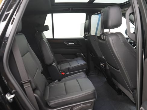 Used 2026 GMC Yukon Denali w/ Denali Reserve Package AWD/4WD image 13