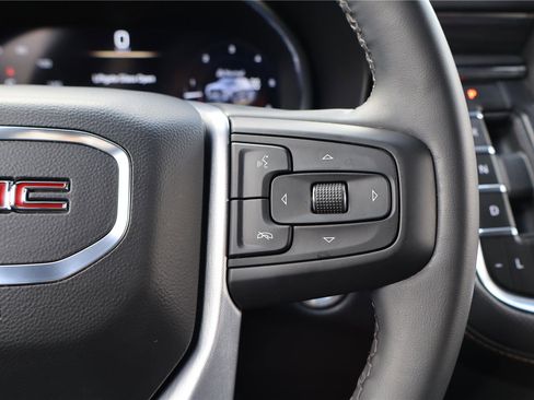 Used 2023 GMC Yukon XL SLT image 19