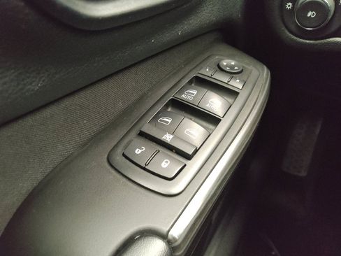 Used 2014 Jeep Cherokee Latitude FWD image 27