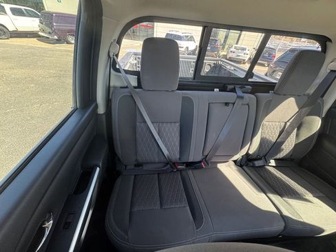 Used 2021 Nissan Titan SV w/ SV Convenience Package image 17