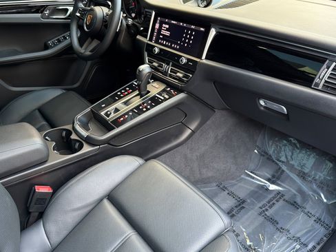Used 2024 Porsche Macan AWD/4WD image 15