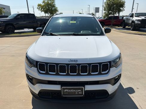 Used 2024 Jeep Compass Latitude AWD/4WD image 8