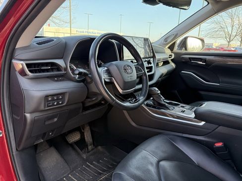 Used 2022 Toyota Highlander Limited image 19