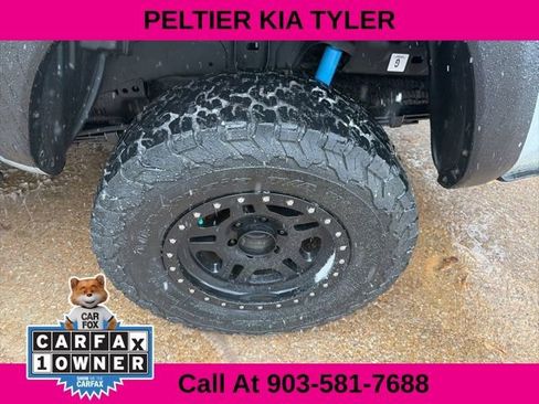 Used 2019 Toyota Tacoma TRD Off-Road image 9