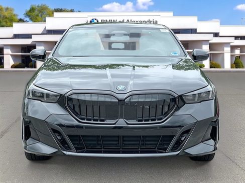 Used 2027 BMW 550e xDrive w/ Executive Package AWD/4WD image 2