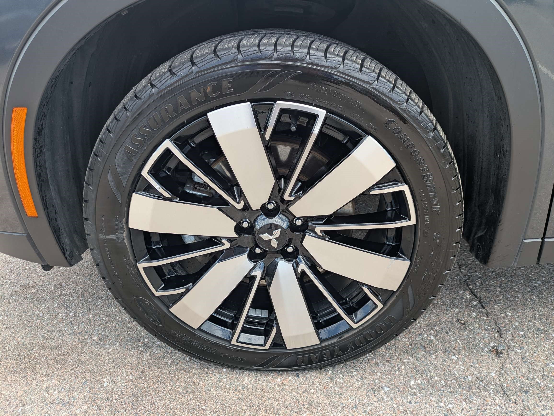 Used 2025 Mitsubishi Outlander SE FWD image 10