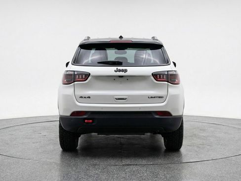 Used 2025 Jeep Compass Trailhawk AWD/4WD image 7