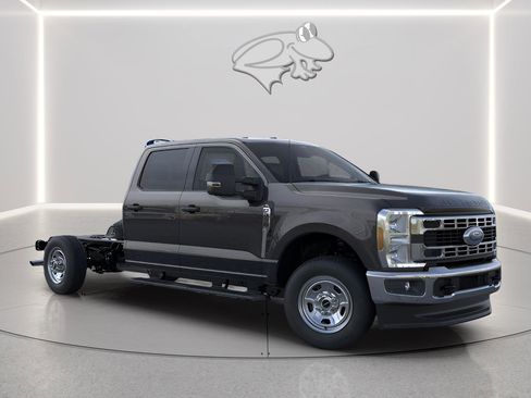 New 2026 Ford F350 XL w/ XL Chrome Package image 7