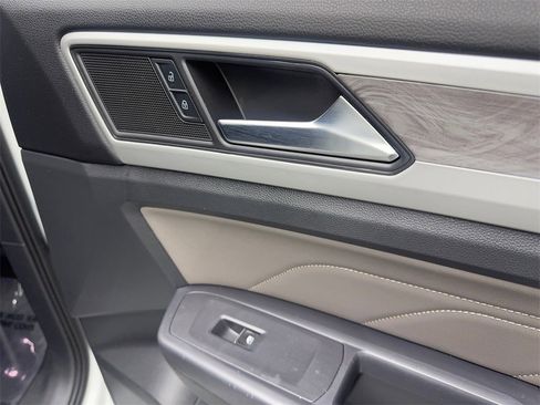 Used 2021 Volkswagen Atlas Cross Sport SE image 49