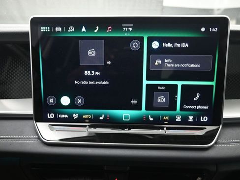 Certified 2025 Volkswagen Tiguan SE image 11