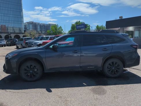 Used 2025 Subaru Outback Onyx Edition w/ Tech Package 3 AWD/4WD image 4