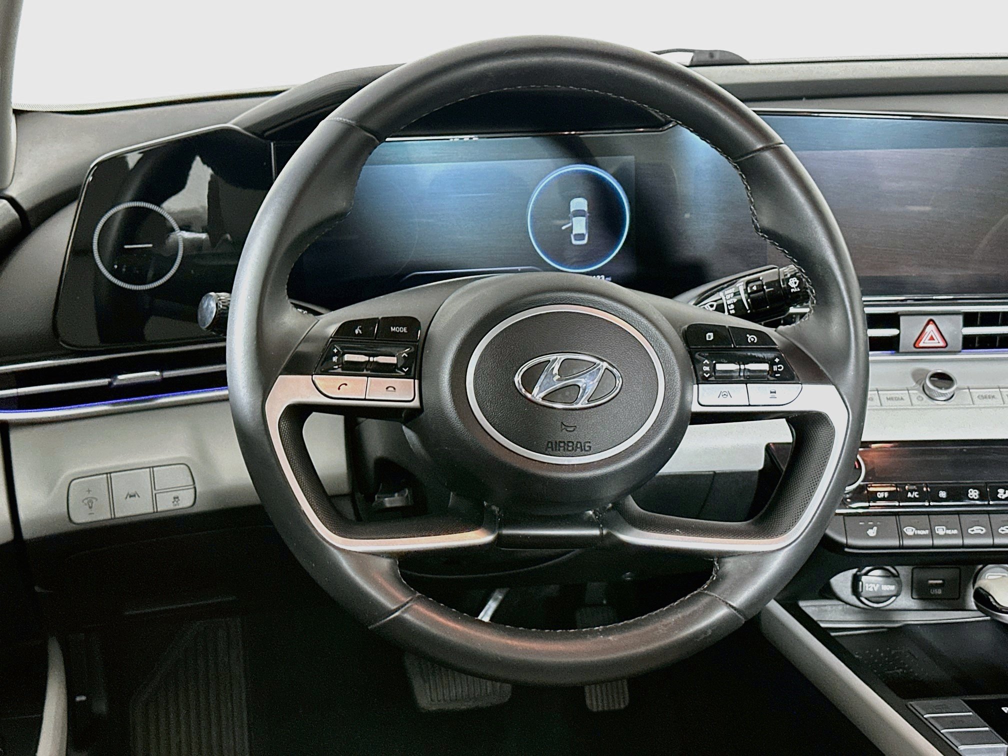 Used 2023 Hyundai Elantra Limited FWD image 18