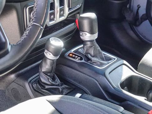 Certified 2022 Jeep Wrangler Willys image 18