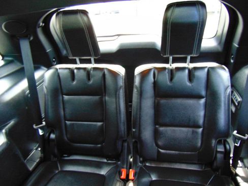 Used 2018 Ford Explorer Limited AWD/4WD image 10