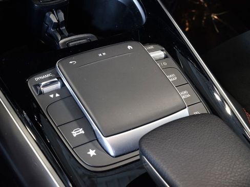 Used 2023 Mercedes-Benz GLA 250 4MATIC image 25