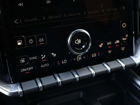 Used 2025 GMC Acadia Elevation image 16