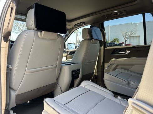 New 2026 GMC Yukon Denali w/ Denali Reserve Package image 17
