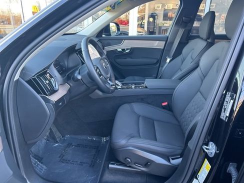 Used 2025 Volvo XC90 B5 Plus image 17