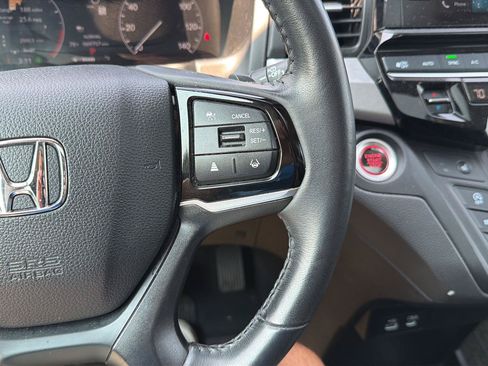Used 2025 Honda Odyssey EX-L image 17