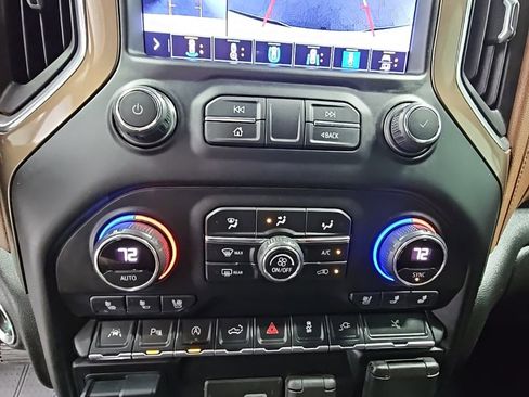 Used 2021 Chevrolet Silverado 1500 High Country w/ Technology Package image 21