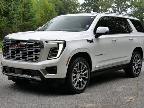 Used 2025 GMC Yukon Denali w/ Denali Reserve Package RWD image 6