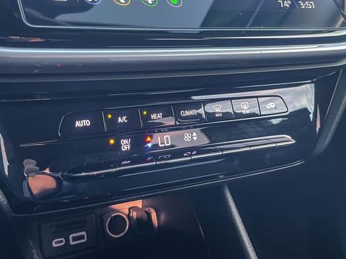 Certified 2022 Chevrolet Bolt EUV LT image 25