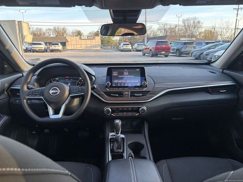 Used 2025 Nissan Altima 2.5 SV image 32