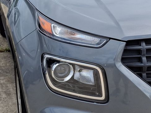 Used 2023 Hyundai Venue SE FWD image 12