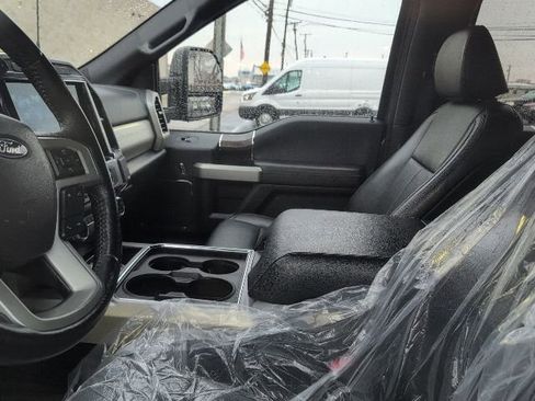 Certified 2022 Ford F250 Lariat w/ Tremor Off-Road Package image 5