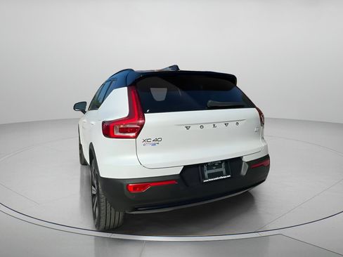 Used 2023 Volvo XC40 Recharge Plus image 22