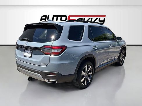 Used 2024 Honda Pilot Touring image 7