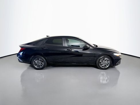 Used 2024 Hyundai Elantra SEL FWD image 11