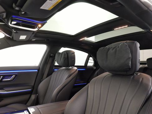 Used 2022 Mercedes-Benz S 500 4MATIC w/ AMG Line Package image 31