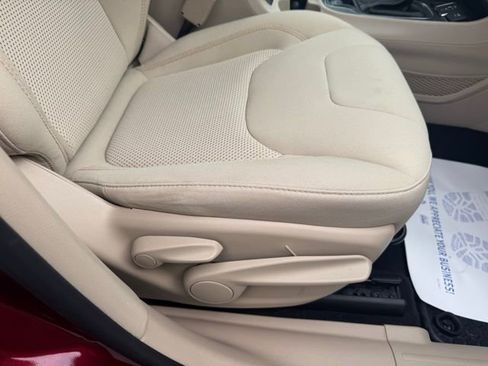 Used 2019 Jeep Cherokee Latitude w/ Cold Weather Group image 14