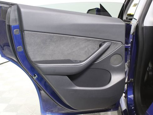 Used 2021 Tesla Model Y Long Range image 24