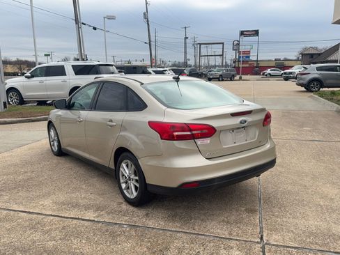 Used 2017 Ford Focus SE image 5