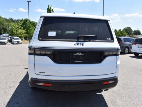 New 2026 Jeep Grand Wagoneer L Limited AWD/4WD image 8