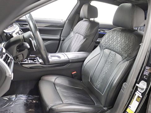 Used 2020 BMW 750i xDrive w/ Executive Package image 31