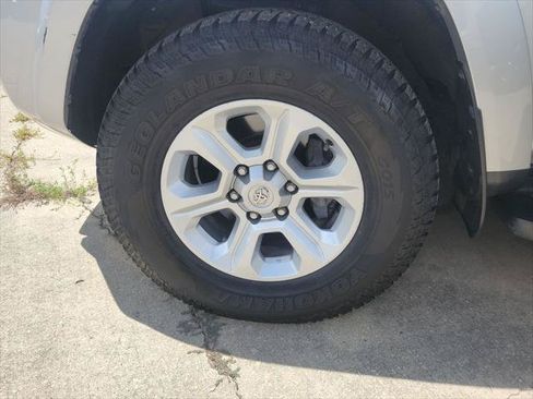 Certified 2022 Toyota 4Runner SR5 AWD/4WD image 34