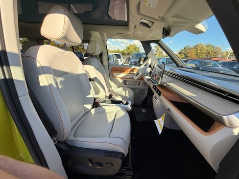 New 2025 Volkswagen ID. Buzz Pro S Plus image 24