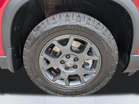 Used 2025 Honda Pilot TrailSport image 11