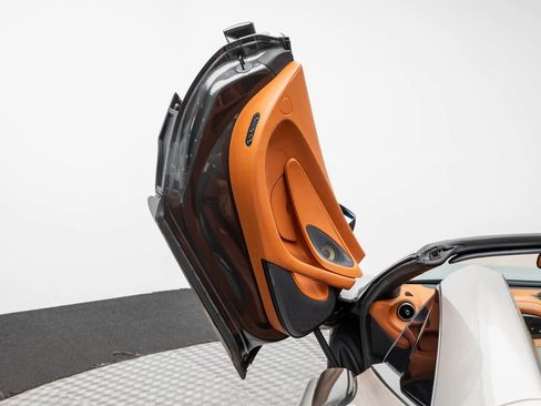 Used 2018 McLaren 570S Spider image 22