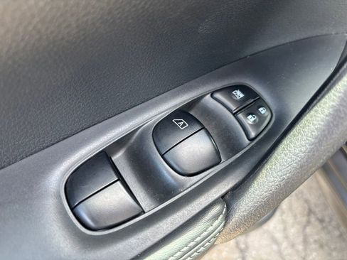 Used 2017 Nissan Rogue SV w/ SV Premium Package AWD/4WD image 14