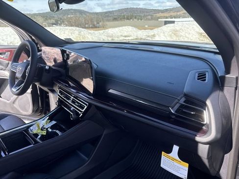 New 2026 Chevrolet Traverse Z71 w/ LPO, Floor Liner Package image 30