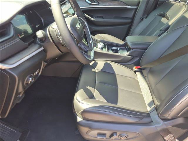 New 2026 Jeep Grand Cherokee Limited w/ Limited Altitude Package AWD/4WD image 4