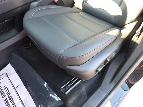 Used 2024 Chevrolet Traverse Z71 AWD/4WD image 28