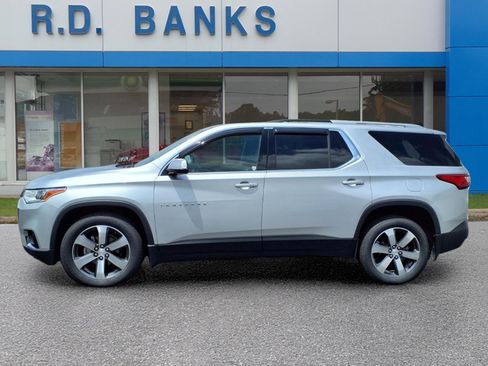 Certified 2018 Chevrolet Traverse LT FWD image 2