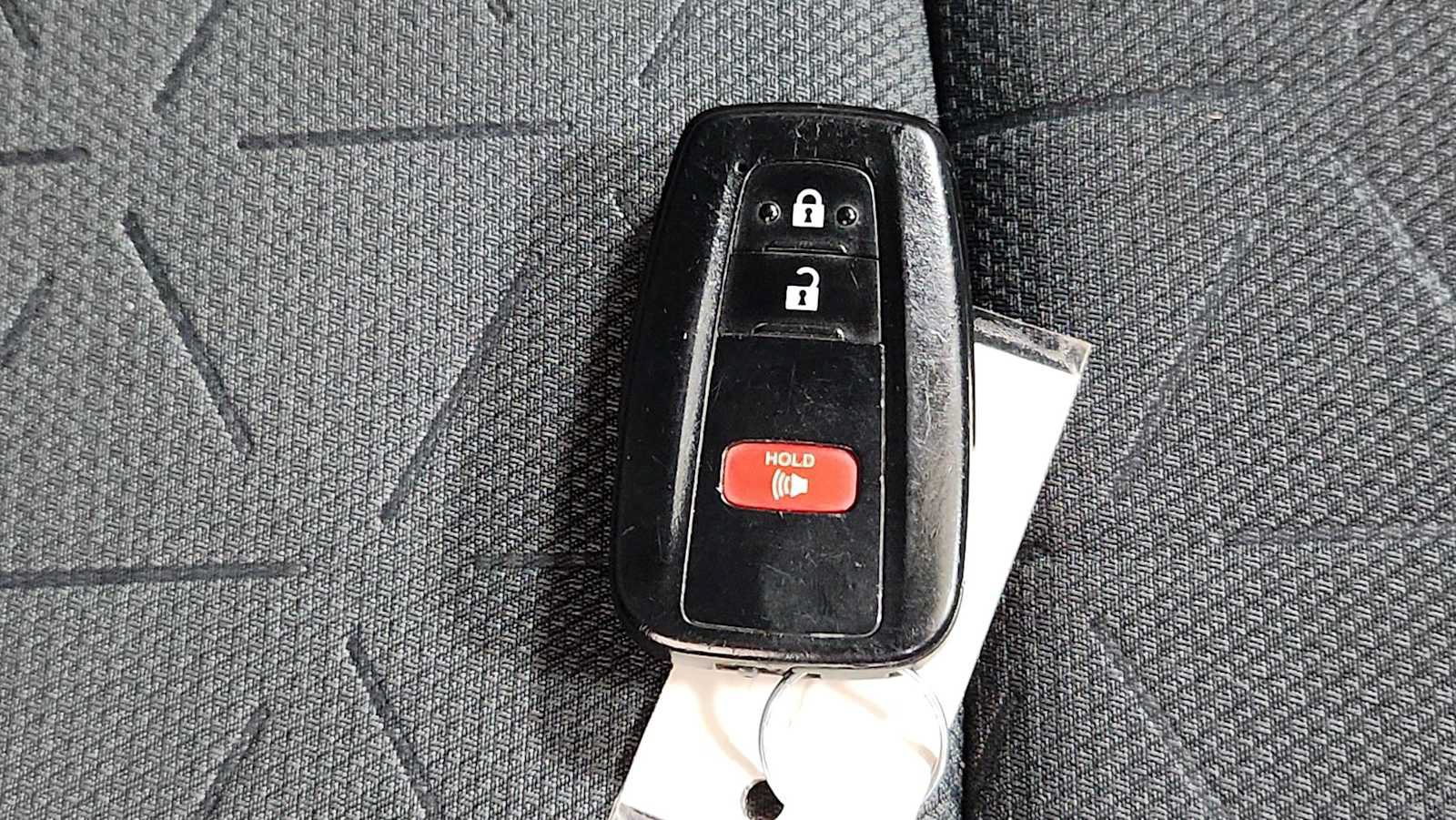 Certified 2020 Toyota RAV4 XLE w/ Carpet Mat Package AWD/4WD image 31